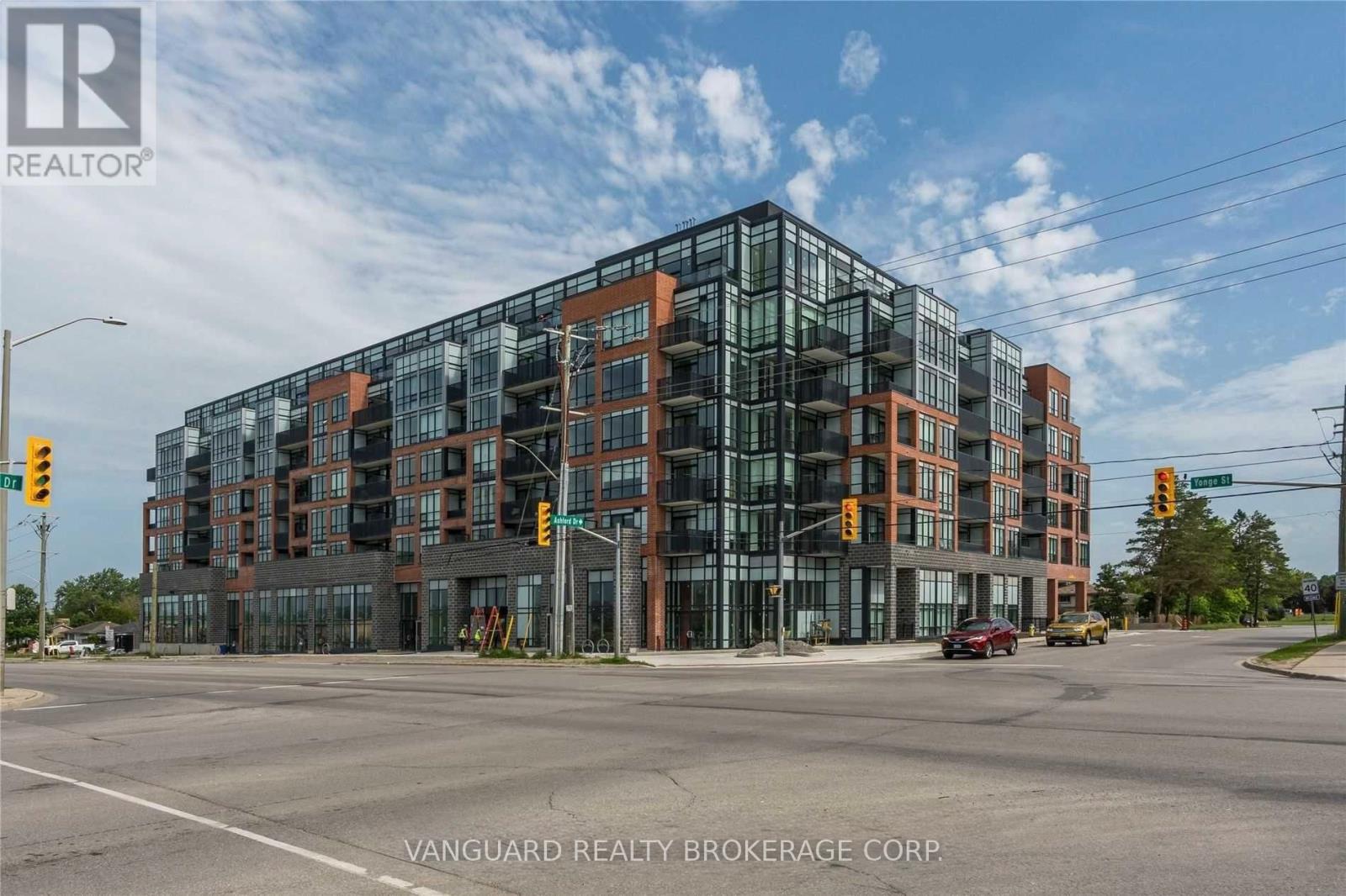 425 - 681 Yonge Street, Barrie, Ontario  L4N 4E8 - Photo 1 - S13088940