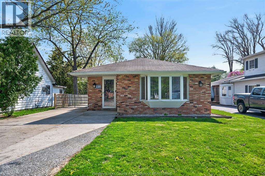 MLS# 26010231: 226 EDGEWATER BOULEVARD, Tecumseh, Canada