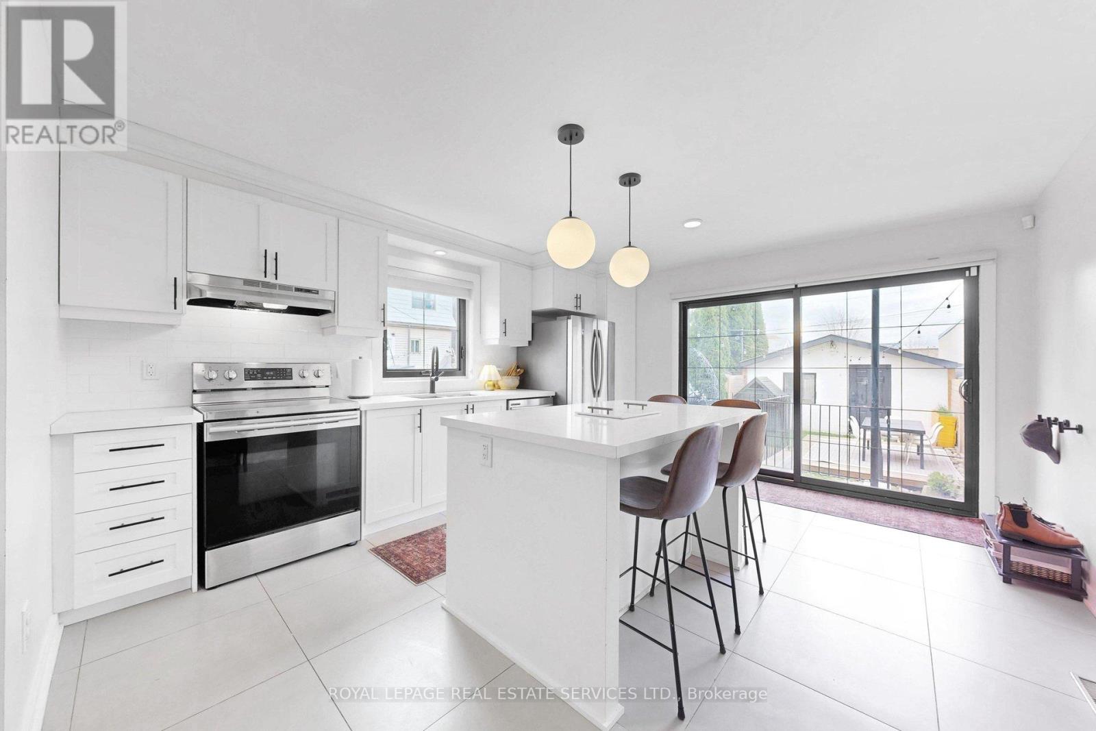 97 Ascot Avenue, Toronto, Ontario  M6E 1G1 - Photo 11 - W13088824