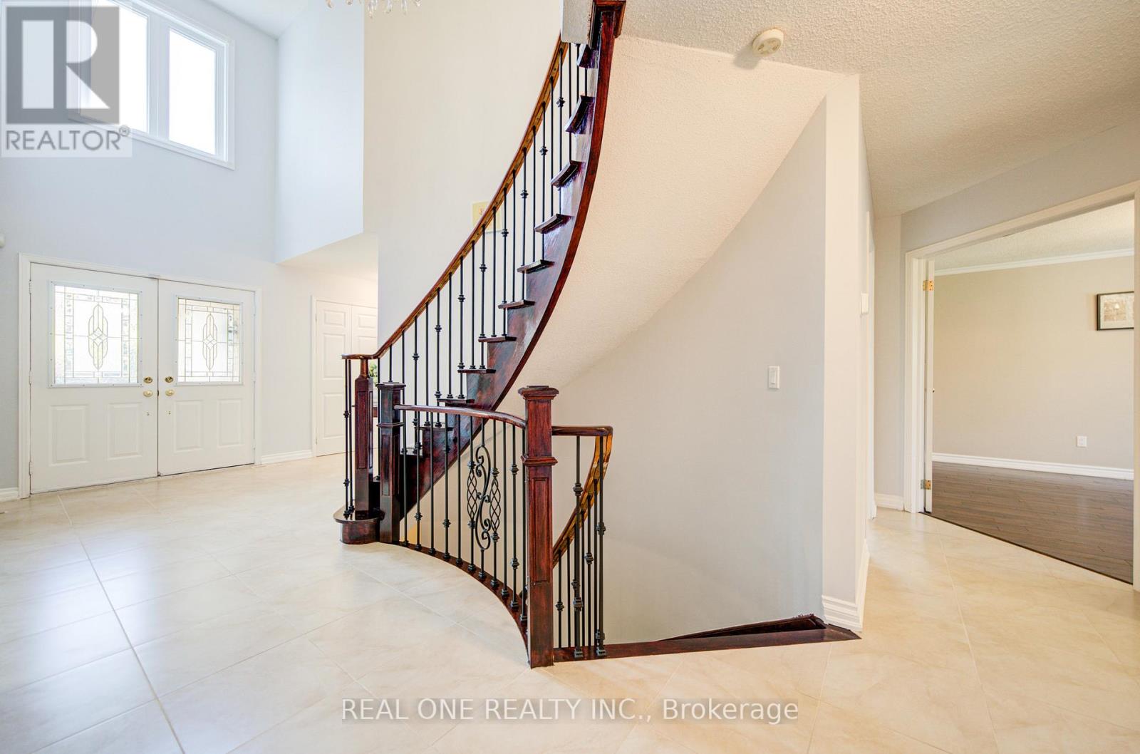 1237 Woodview Drive, Oakville, Ontario  L6M 2M5 - Photo 6 - W13088936