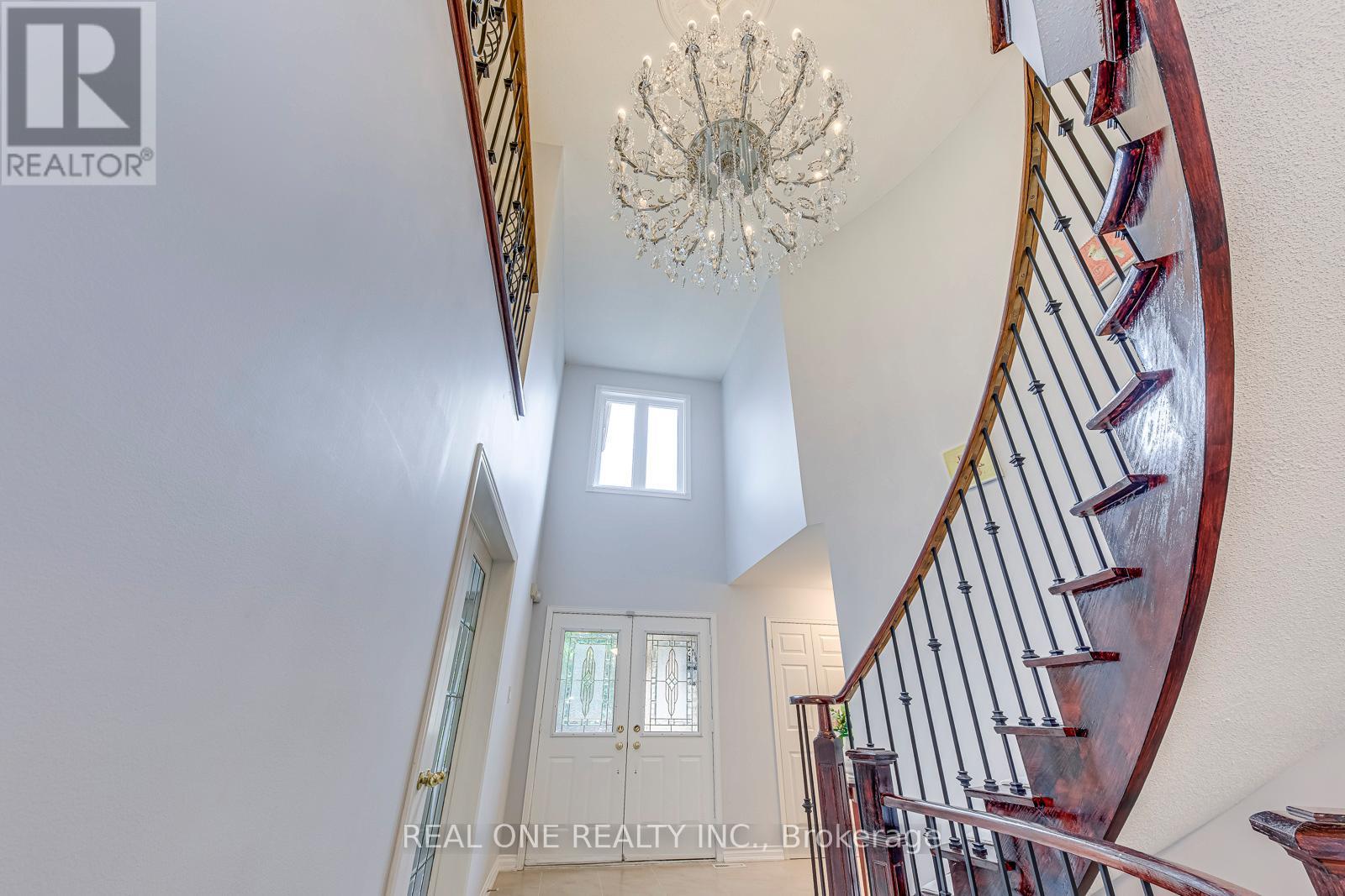 1237 Woodview Drive, Oakville, Ontario  L6M 2M5 - Photo 7 - W13088936