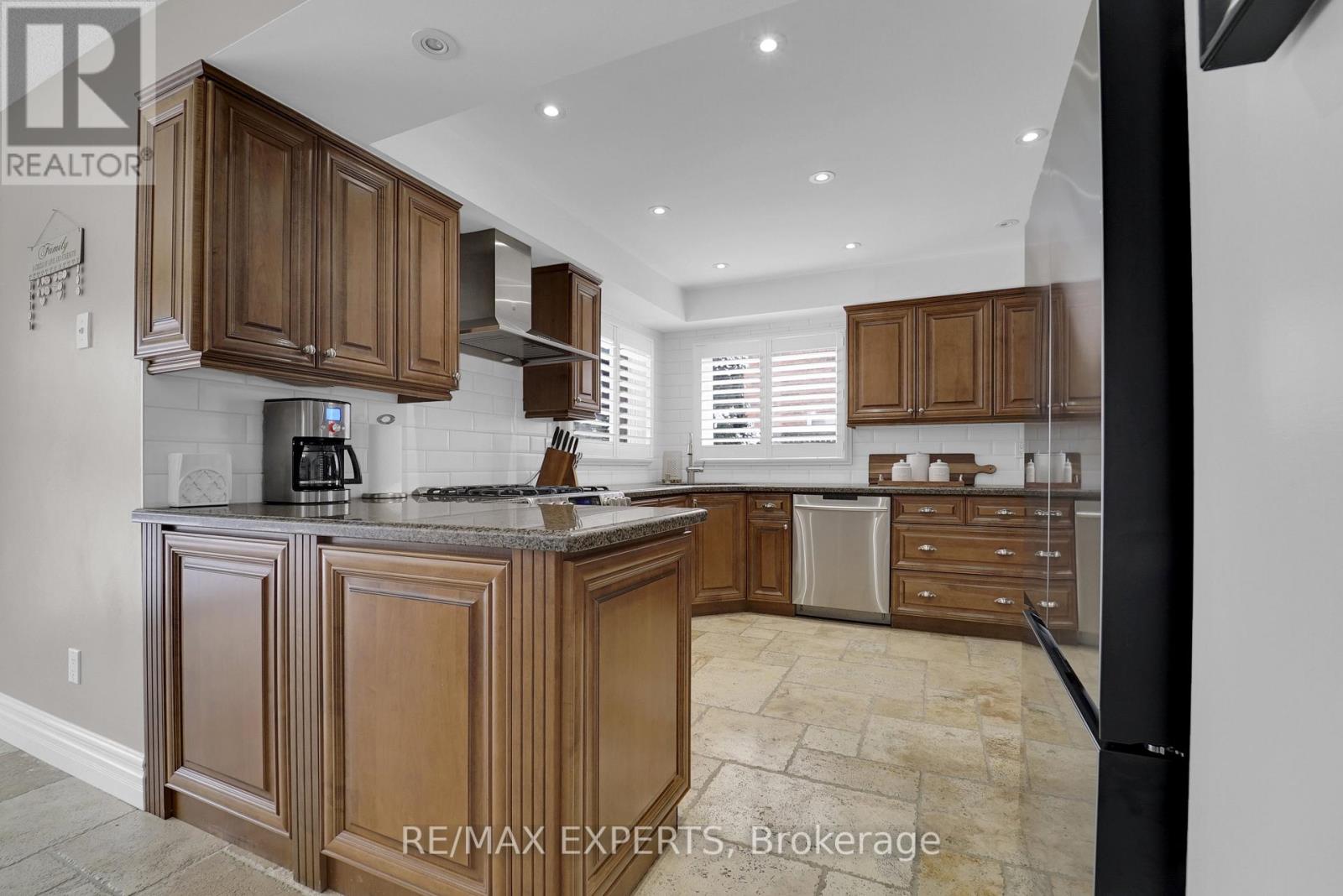 8 Chickadee Crescent, Brampton, Ontario  L6Z 3L5 - Photo 20 - W13088974