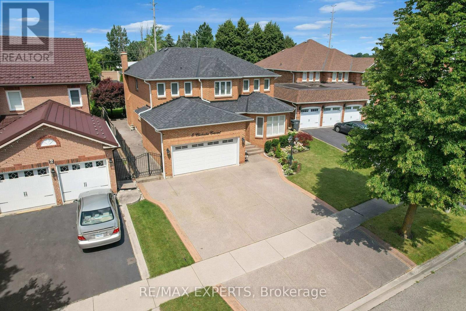 8 Chickadee Crescent, Brampton, Ontario  L6Z 3L5 - Photo 3 - W13088974