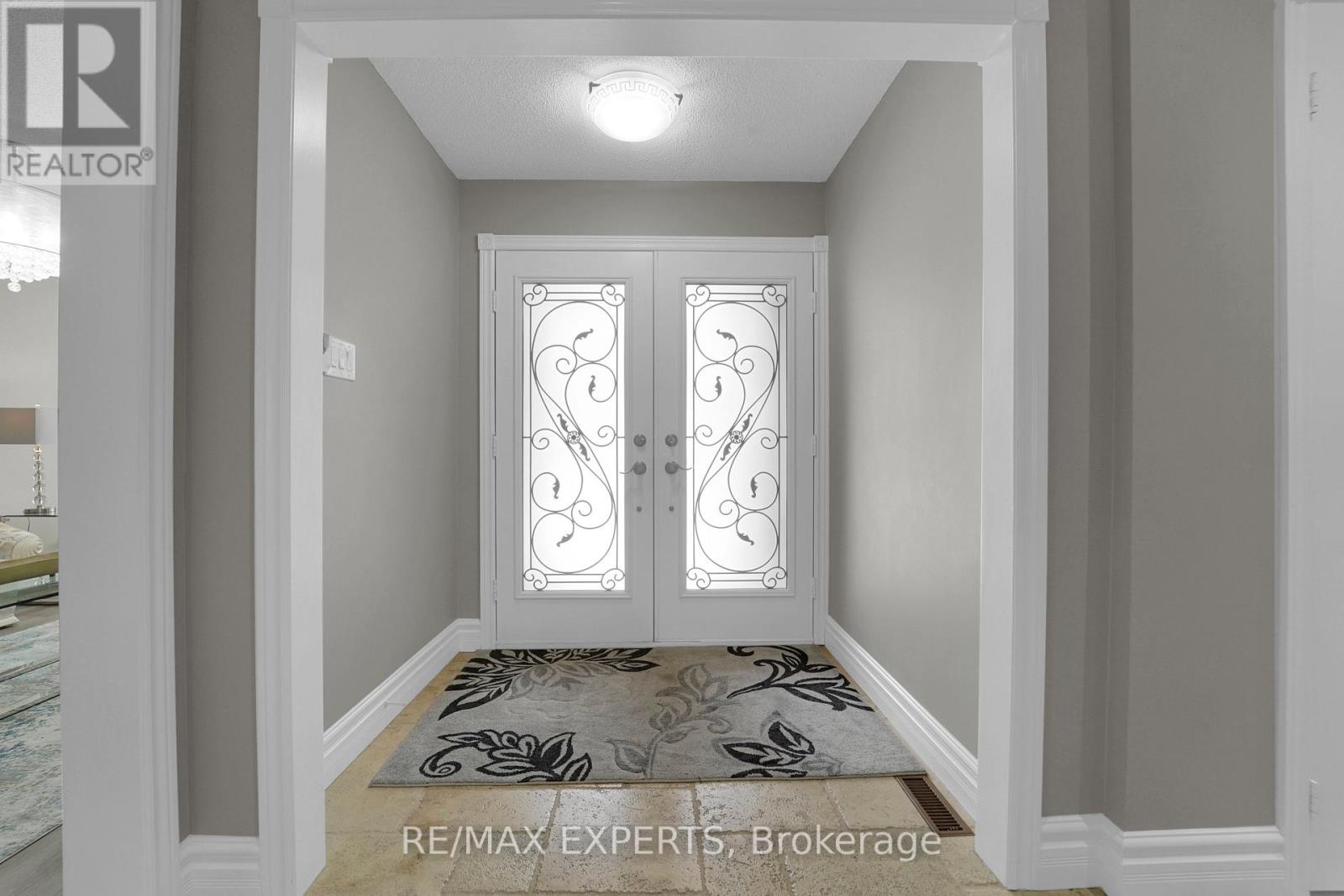 8 Chickadee Crescent, Brampton, Ontario  L6Z 3L5 - Photo 6 - W13088974