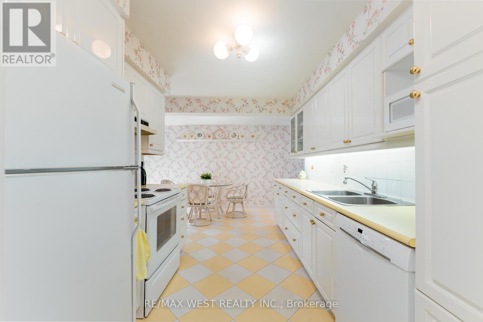 2 Greenford Road, Toronto, Ontario  M9A 3E6 - Photo 16 - W13088976