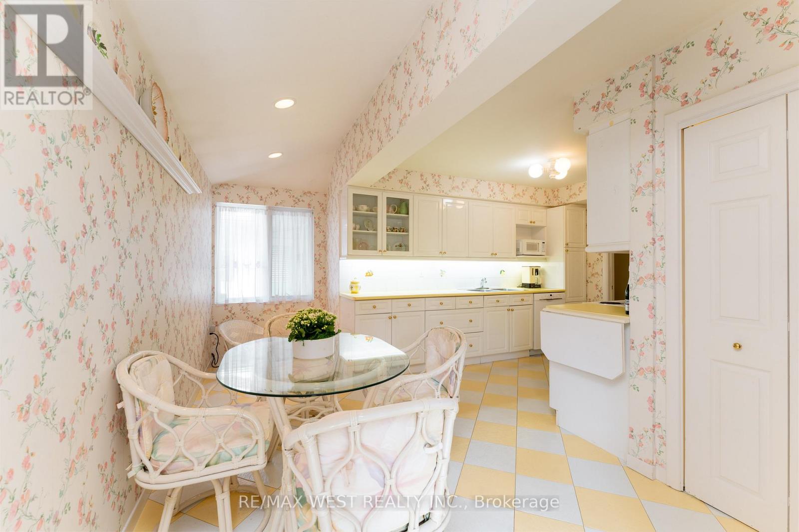2 Greenford Road, Toronto, Ontario  M9A 3E6 - Photo 18 - W13088976