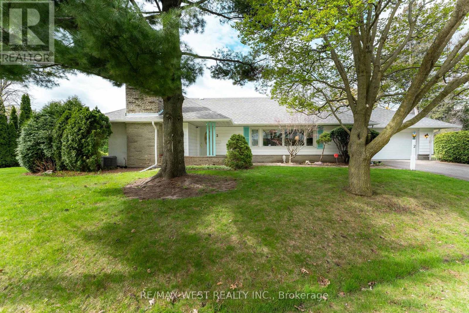 2 Greenford Road, Toronto, Ontario  M9A 3E6 - Photo 2 - W13088976