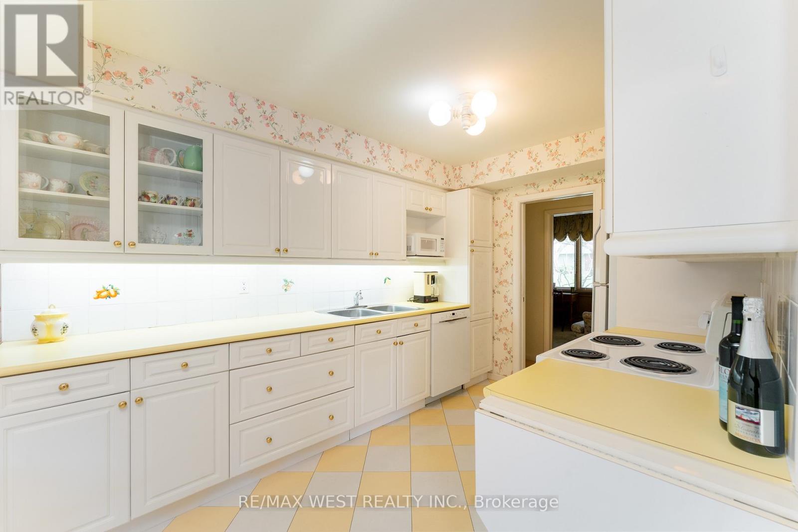 2 Greenford Road, Toronto, Ontario  M9A 3E6 - Photo 23 - W13088976
