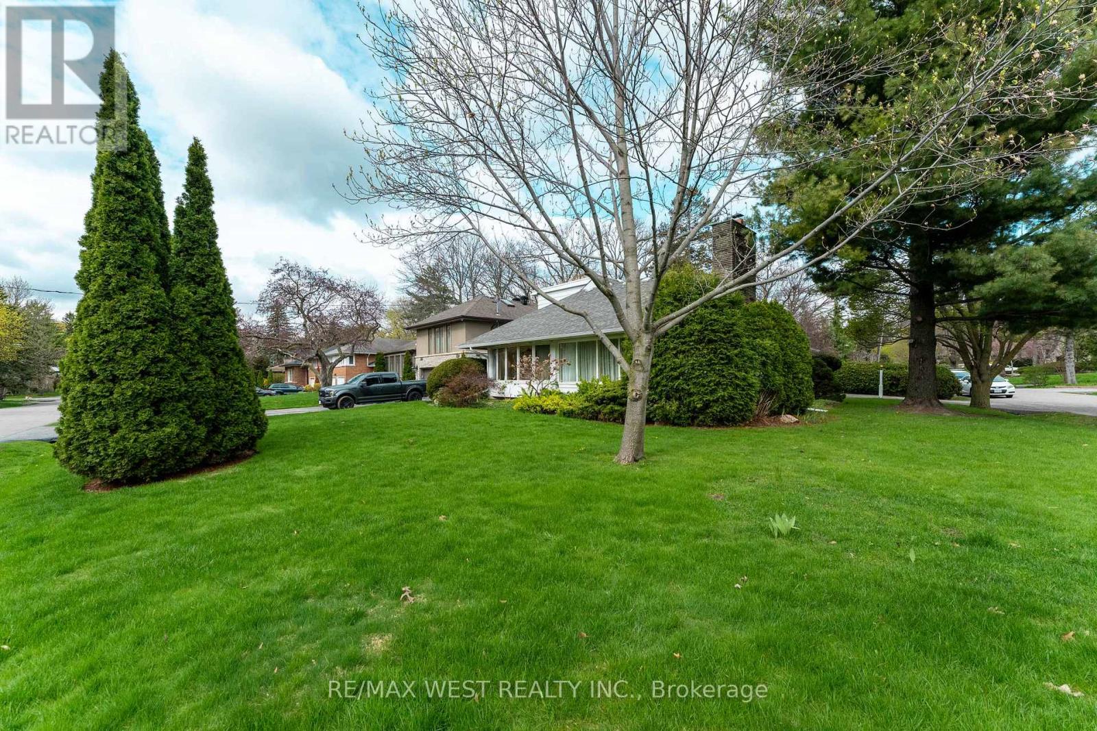 2 Greenford Road, Toronto, Ontario  M9A 3E6 - Photo 3 - W13088976