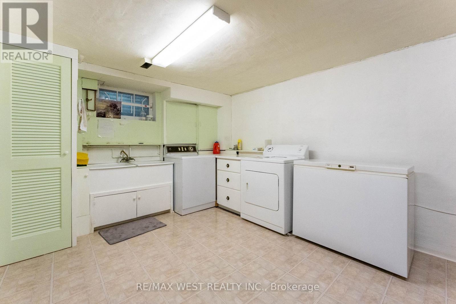 2 Greenford Road, Toronto, Ontario  M9A 3E6 - Photo 37 - W13088976