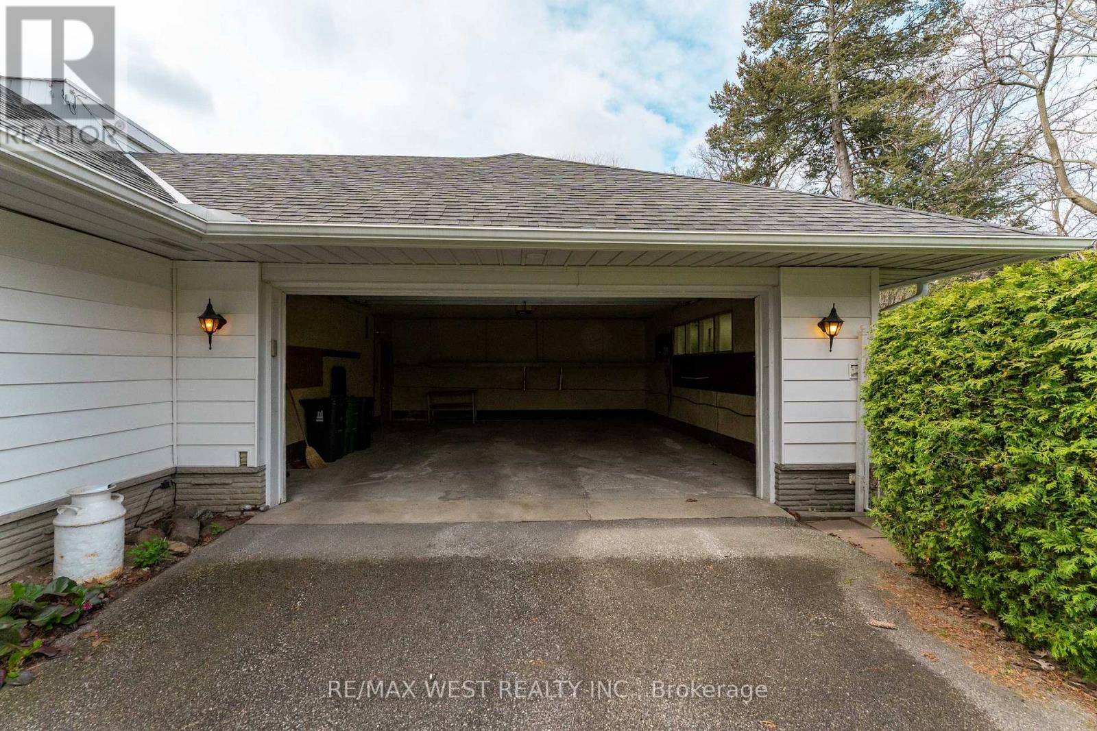 2 Greenford Road, Toronto, Ontario  M9A 3E6 - Photo 41 - W13088976