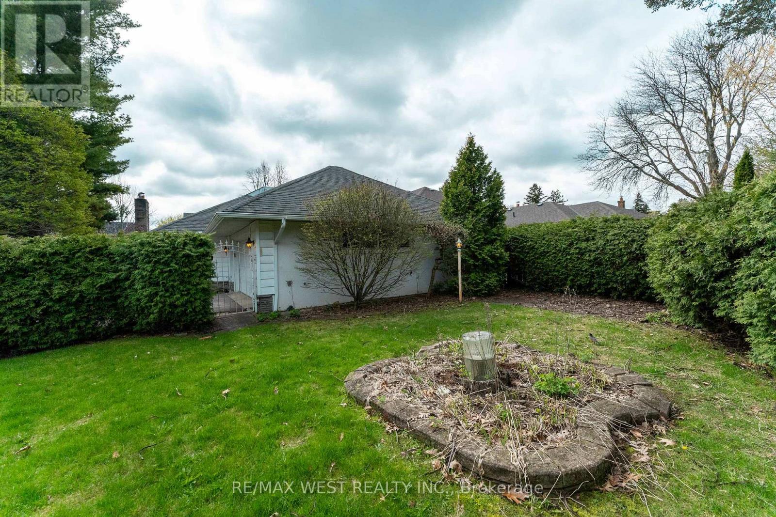 2 Greenford Road, Toronto, Ontario  M9A 3E6 - Photo 44 - W13088976