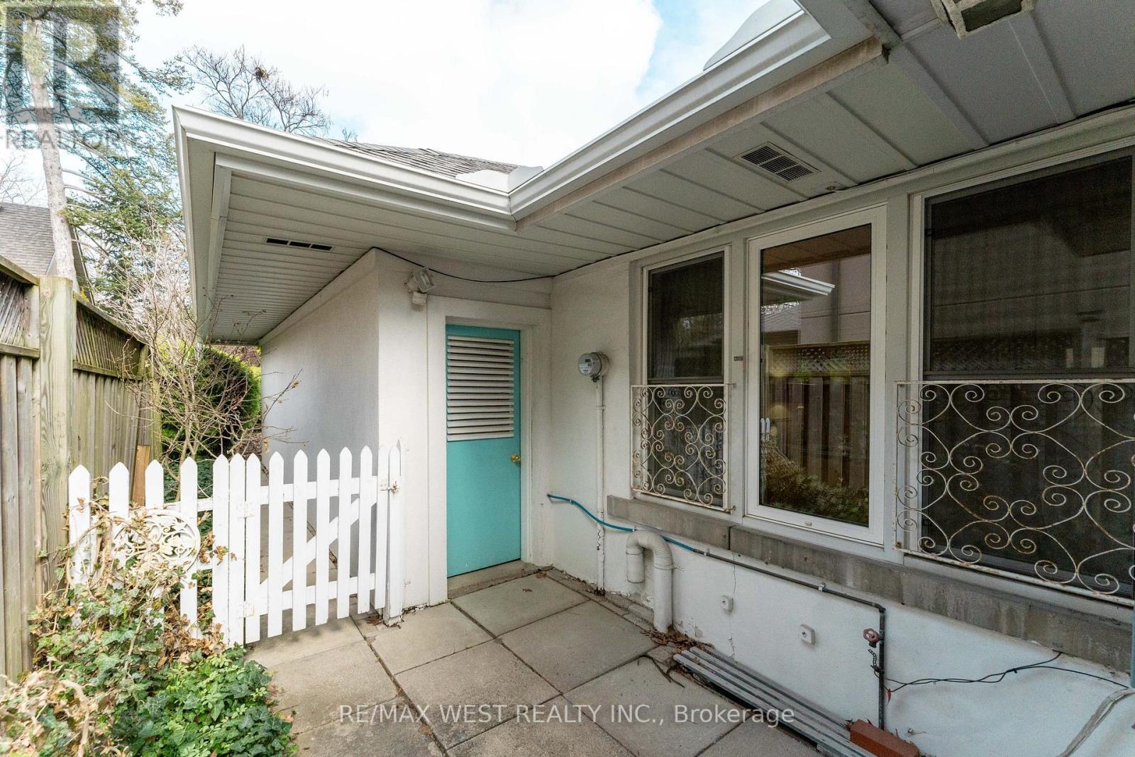 2 Greenford Road, Toronto, Ontario  M9A 3E6 - Photo 46 - W13088976