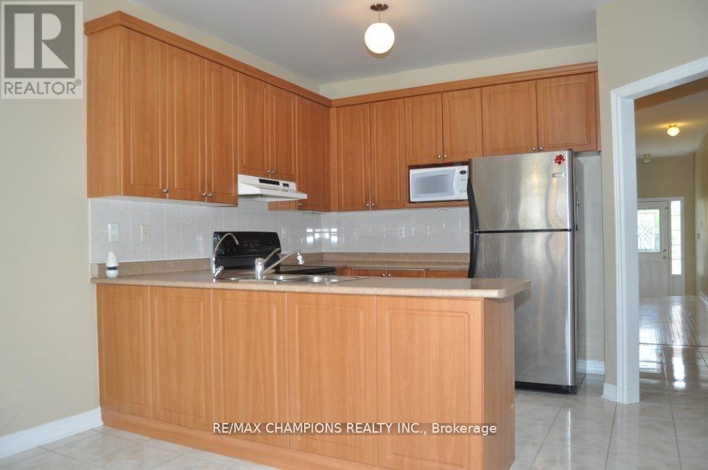 104 Masters Green Crescent, Brampton, Ontario  L7A 3K2 - Photo 6 - W13089036