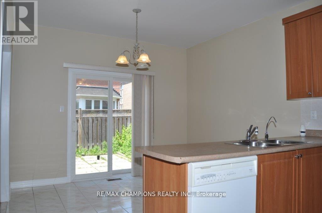 104 Masters Green Crescent, Brampton, Ontario  L7A 3K2 - Photo 7 - W13089036