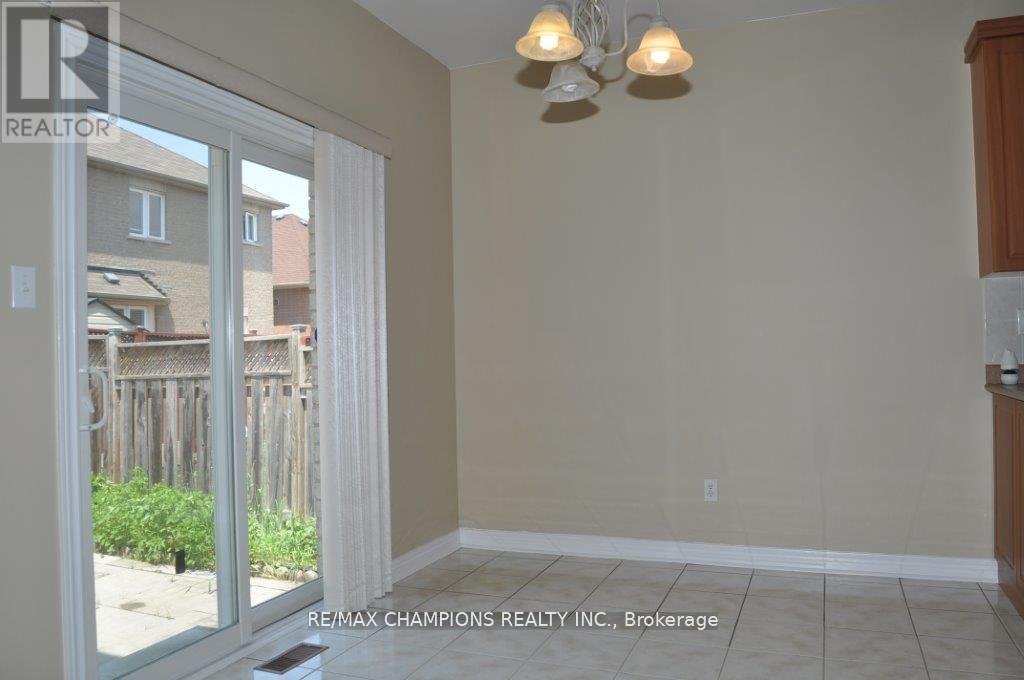104 Masters Green Crescent, Brampton, Ontario  L7A 3K2 - Photo 8 - W13089036