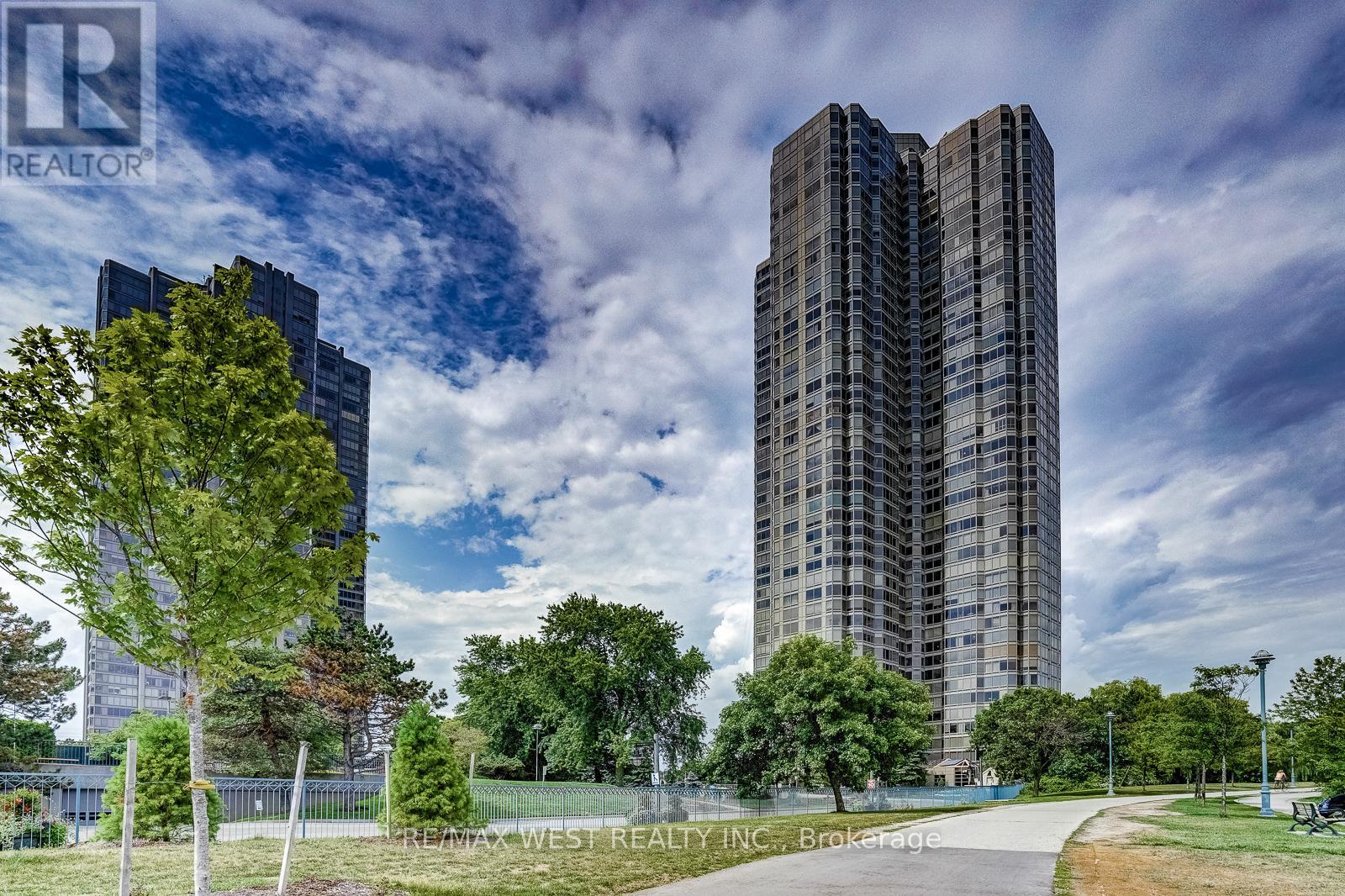 2204 - 1 Palace Pier Court, Toronto, Ontario  M8V 3W9 - Photo 3 - W13089118