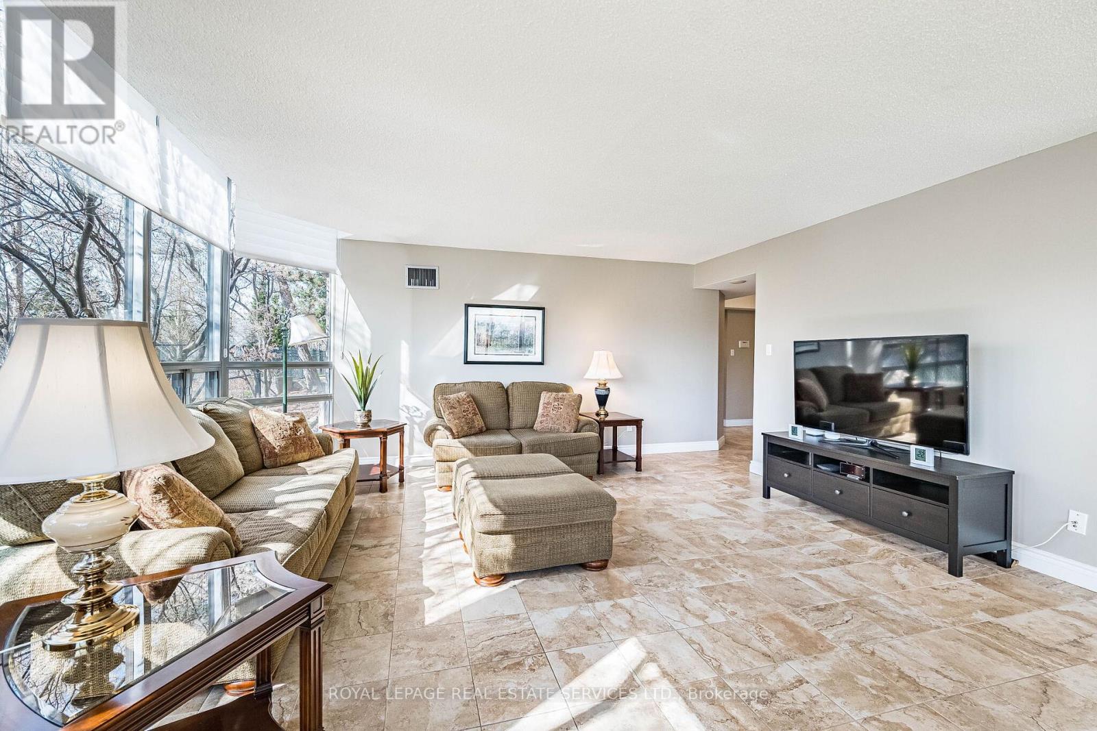 102 - 310 Mill Street S, Brampton, Ontario  L6Y 3B1 - Photo 4 - W13089150