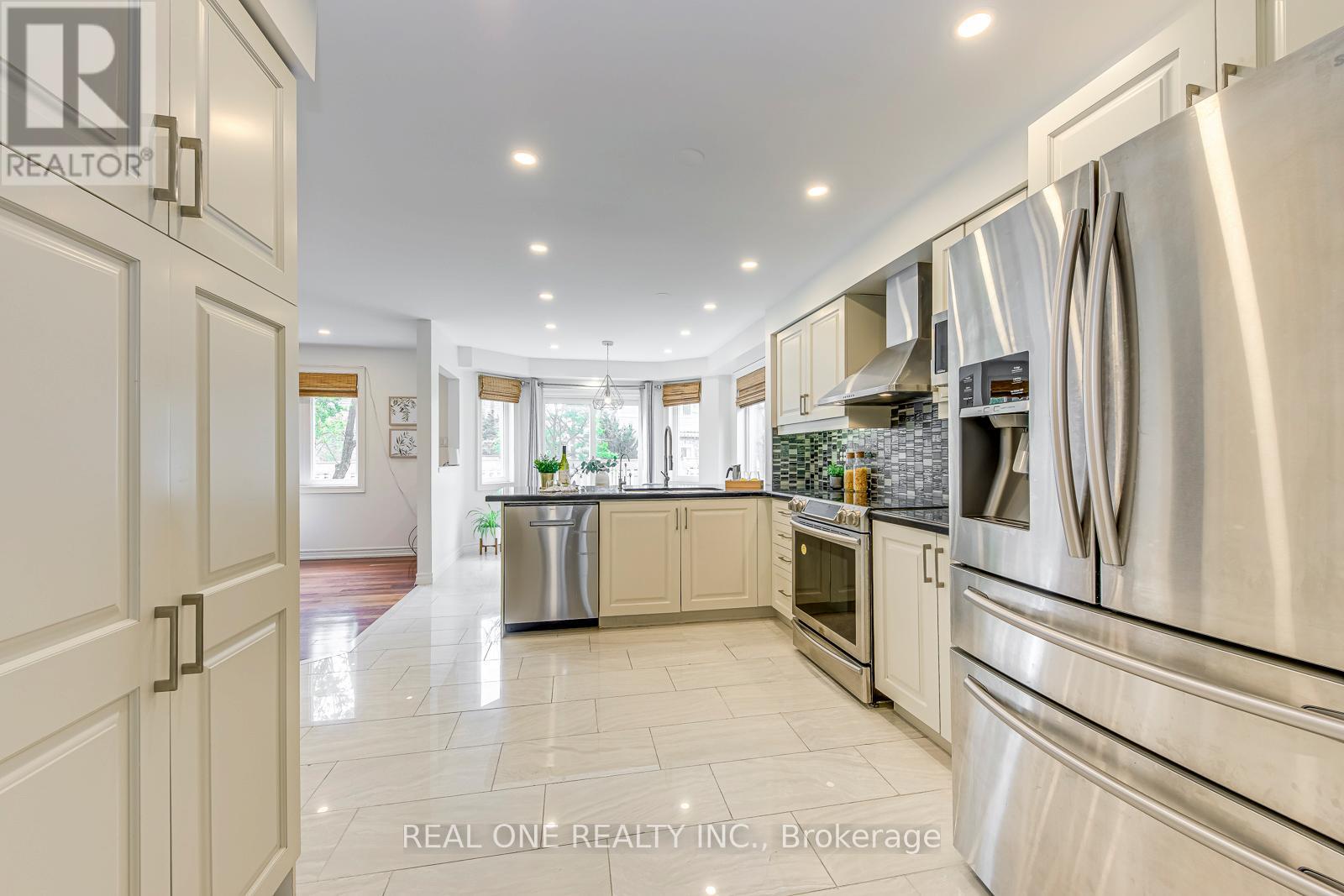 2946 Duncairn Drive, Mississauga, Ontario  L5M 5V7 - Photo 13 - W13089162