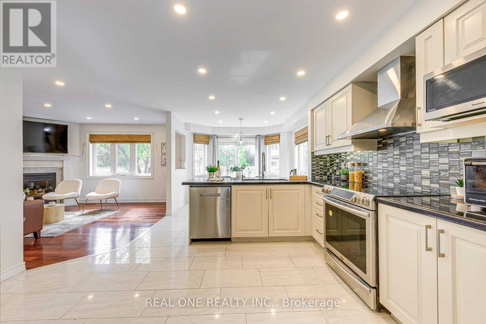 2946 Duncairn Drive, Mississauga, Ontario  L5M 5V7 - Photo 14 - W13089162