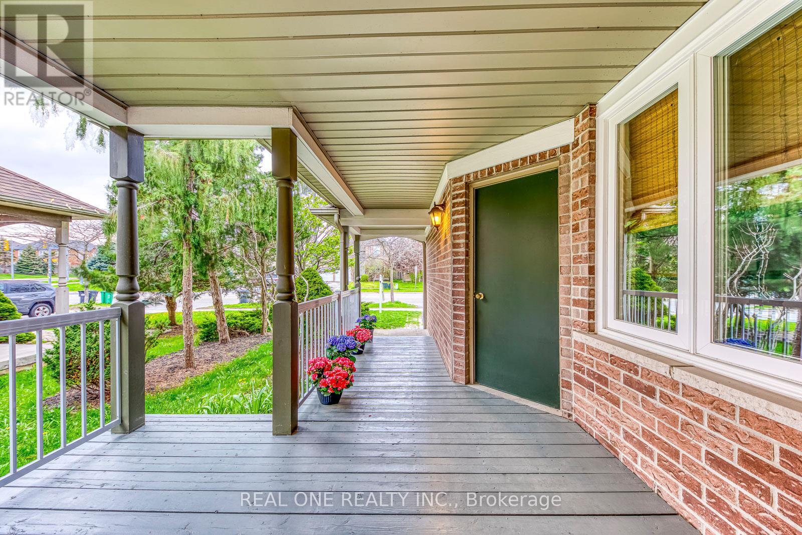 2946 Duncairn Drive, Mississauga, Ontario  L5M 5V7 - Photo 4 - W13089162