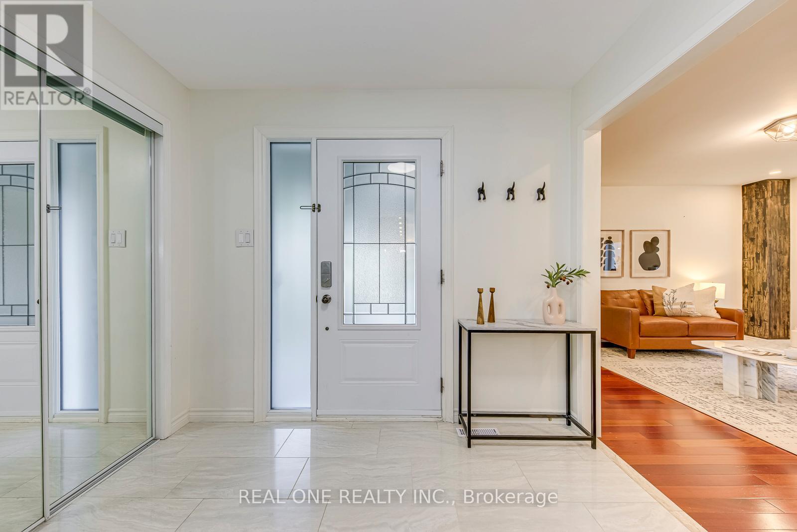 2946 Duncairn Drive, Mississauga, Ontario  L5M 5V7 - Photo 5 - W13089162