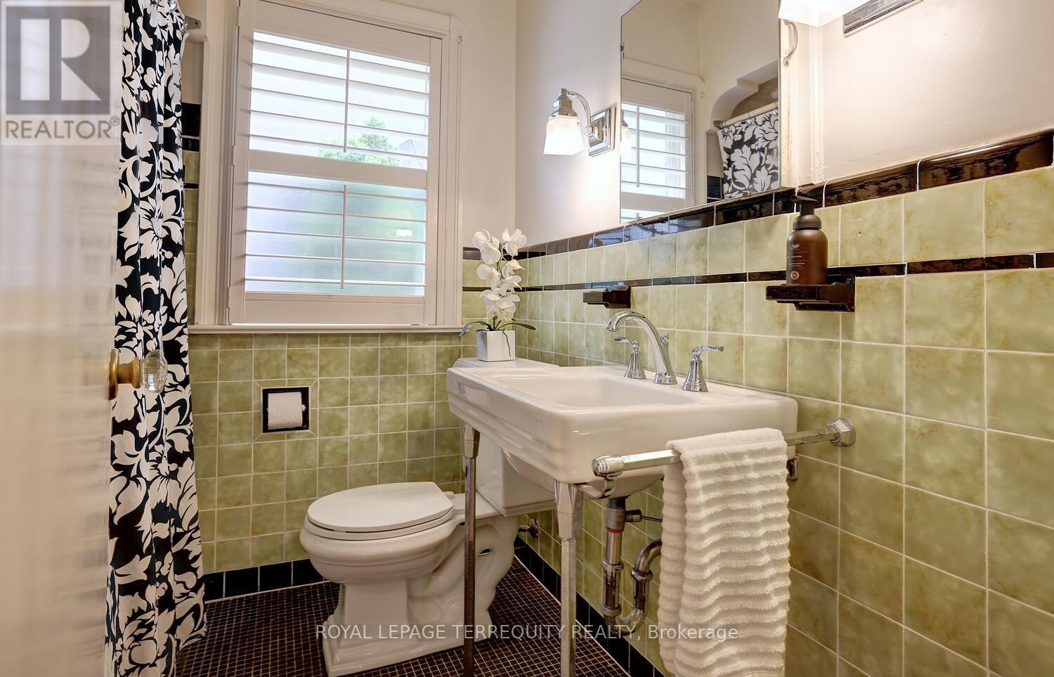 20 Elderidge Avenue, Toronto, Ontario  M8Y 2C5 - Photo 27 - W13089206