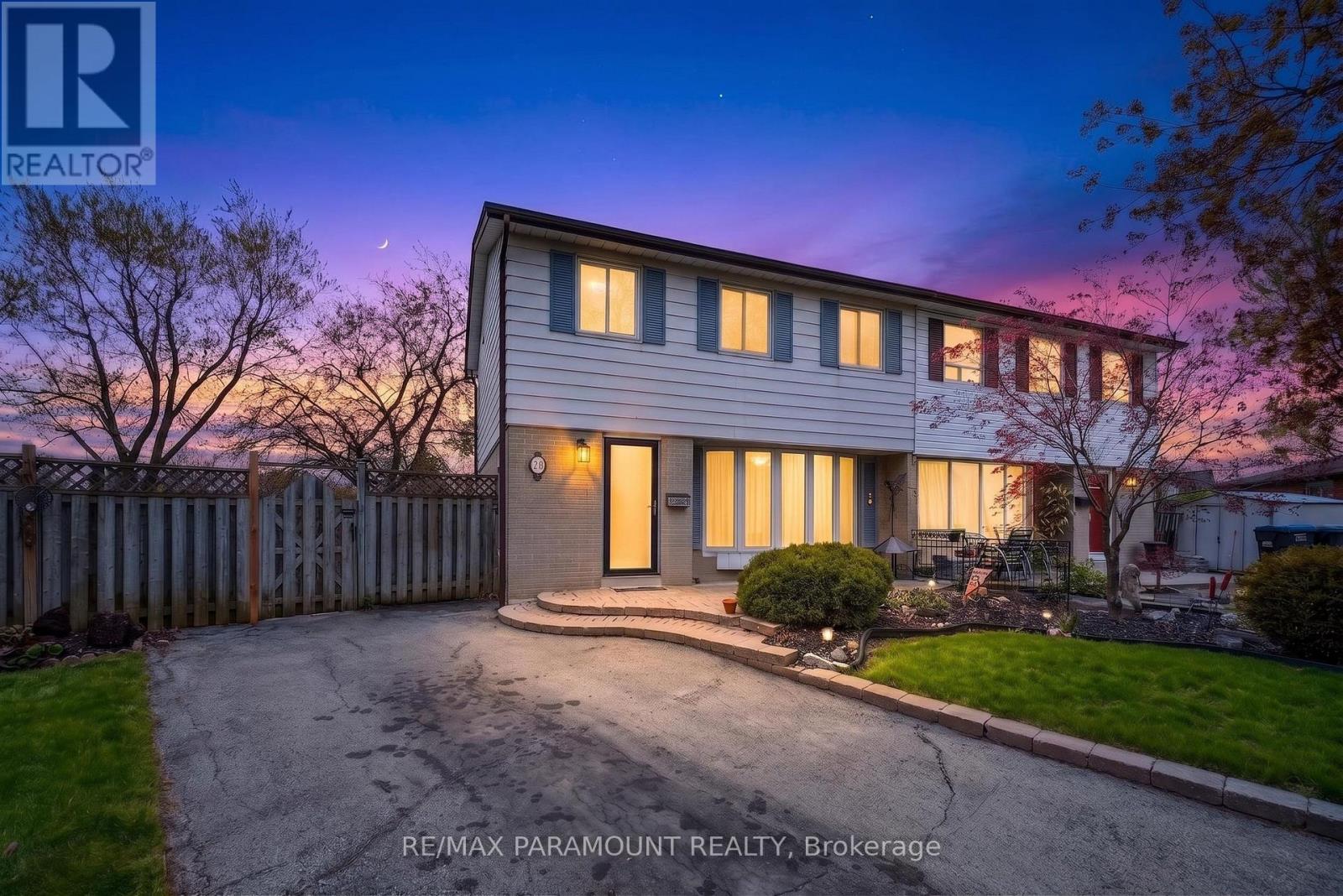 20 Fontaine Court, Brampton, Ontario  L6T 3J2 - Photo 2 - W13089252