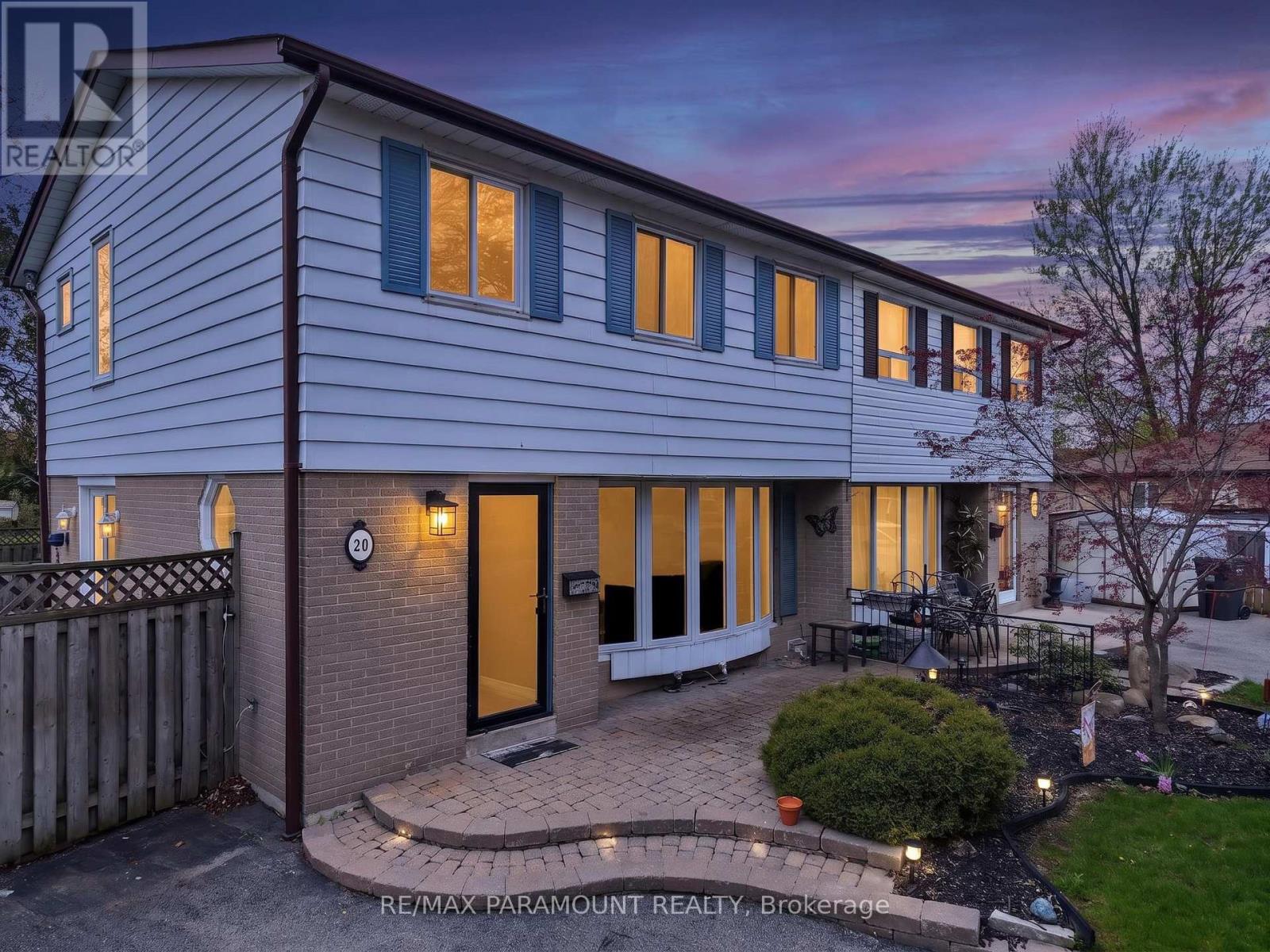 20 Fontaine Court, Brampton, Ontario  L6T 3J2 - Photo 3 - W13089252
