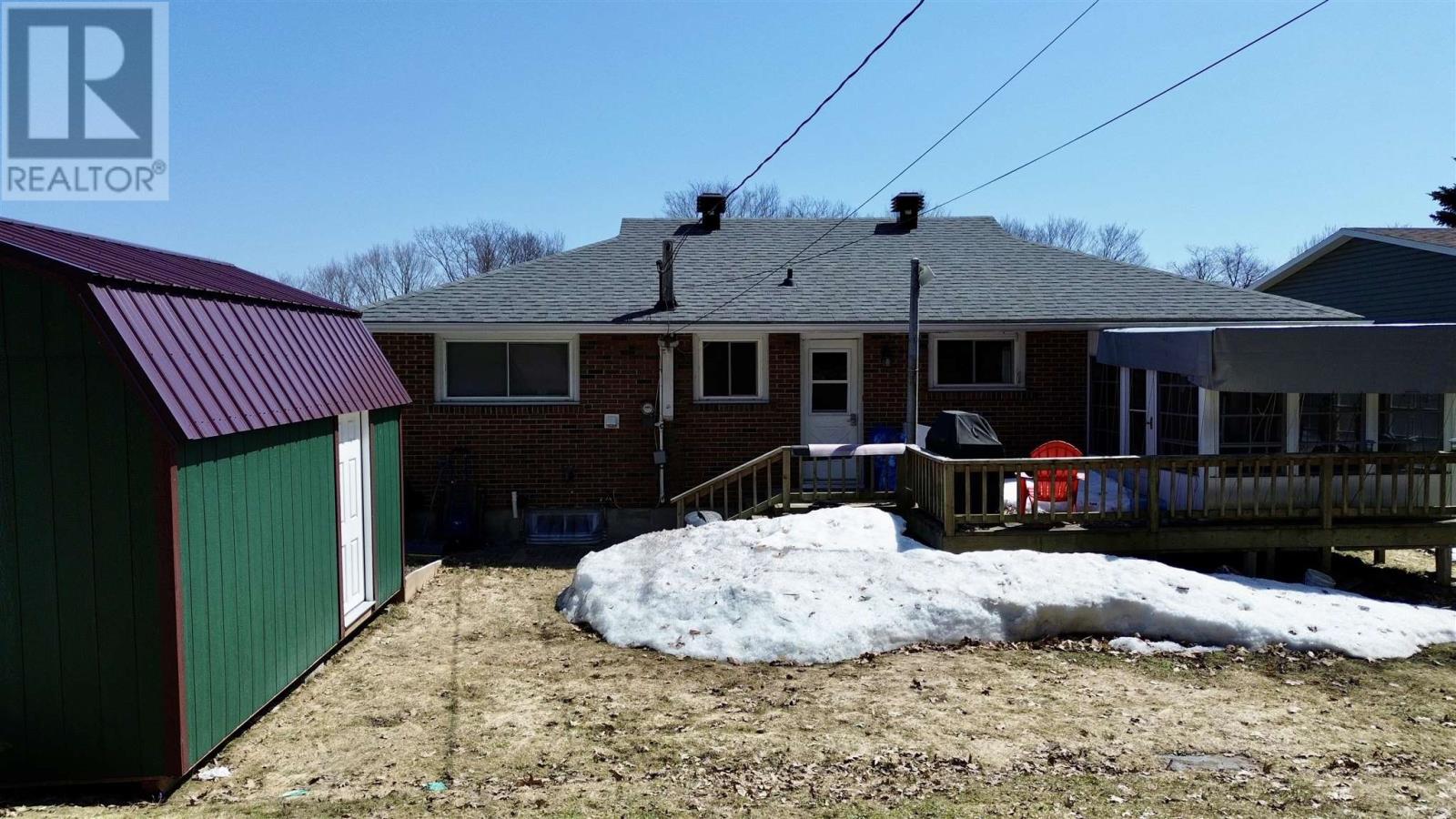 24 Axmith Ave, Elliot Lake, Ontario  P5A 1B7 - Photo 9 - SM260825