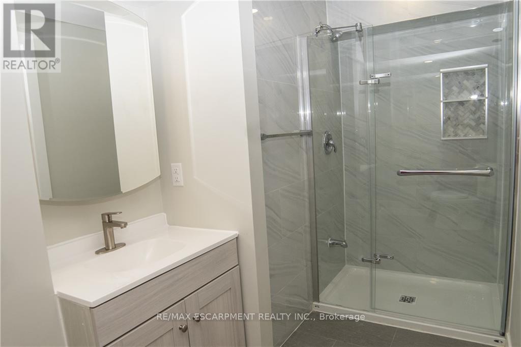 Lower - 43 Fleming Crescent, Haldimand, Ontario  N3W 0C3 - Photo 7 - X13088918