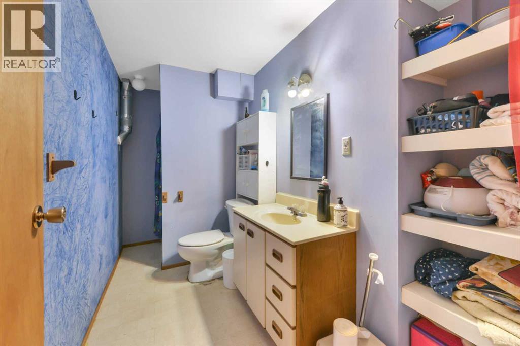52 Roland, Red Deer, Alberta  T4R 3K9 - Photo 21 - A2279725