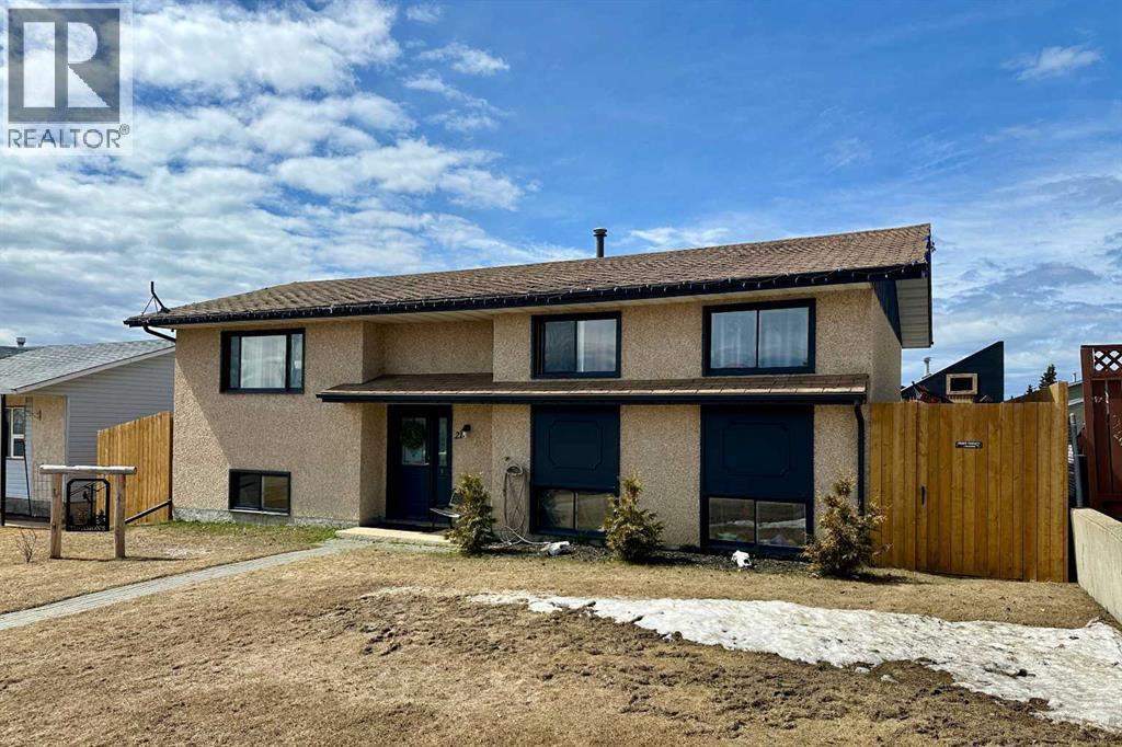 21 Pan Am Street, Swan Hills, Alberta  T0G 2C0 - Photo 1 - A2307724