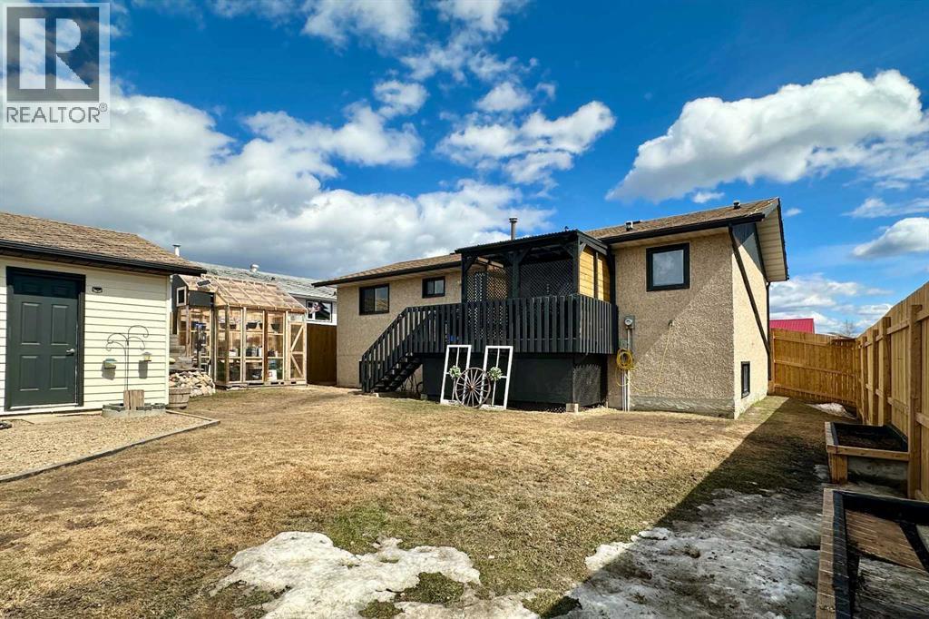 21 Pan Am Street, Swan Hills, Alberta  T0G 2C0 - Photo 4 - A2307724