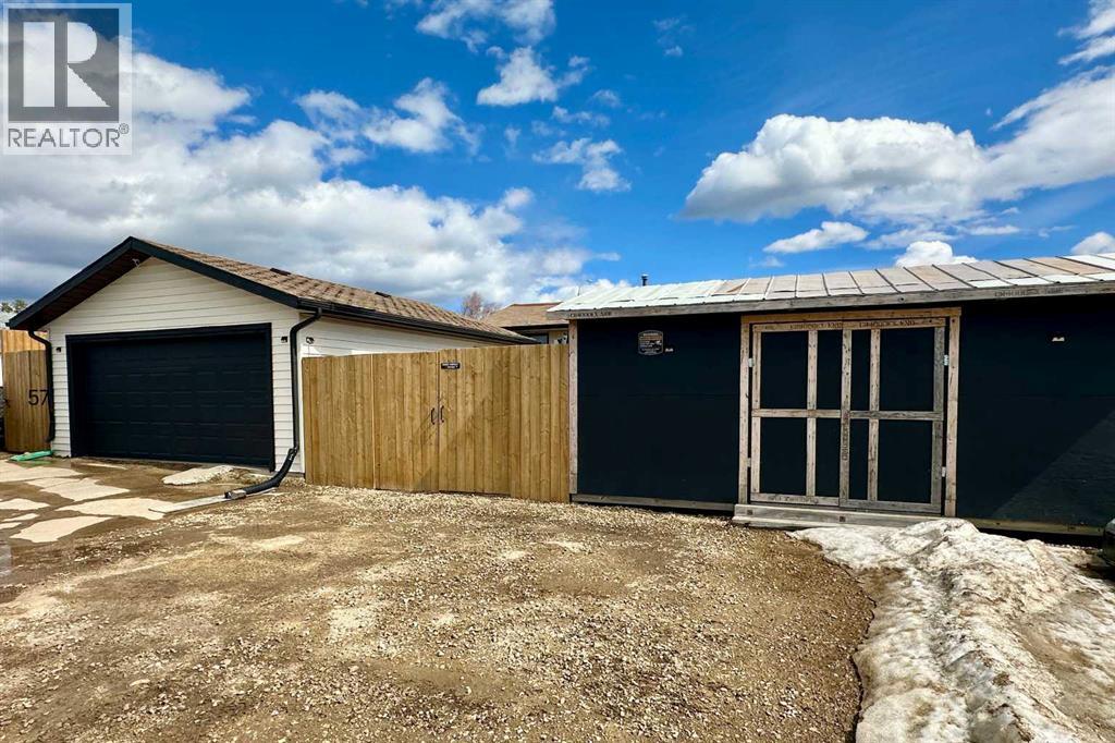21 Pan Am Street, Swan Hills, Alberta  T0G 2C0 - Photo 3 - A2307724