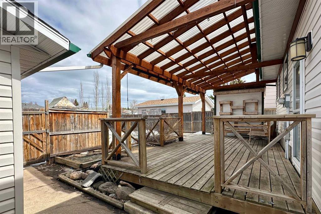 8 Isbister Avenue, Swan Hills, Alberta  T0G 2C0 - Photo 2 - A2308221