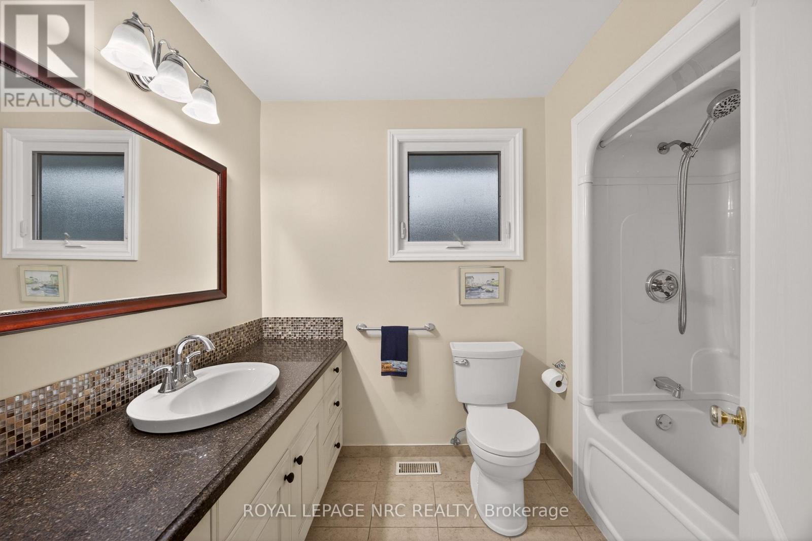15 Carousel Circle, St. Catharines, Ontario  L2N 6C9 - Photo 21 - X13086174