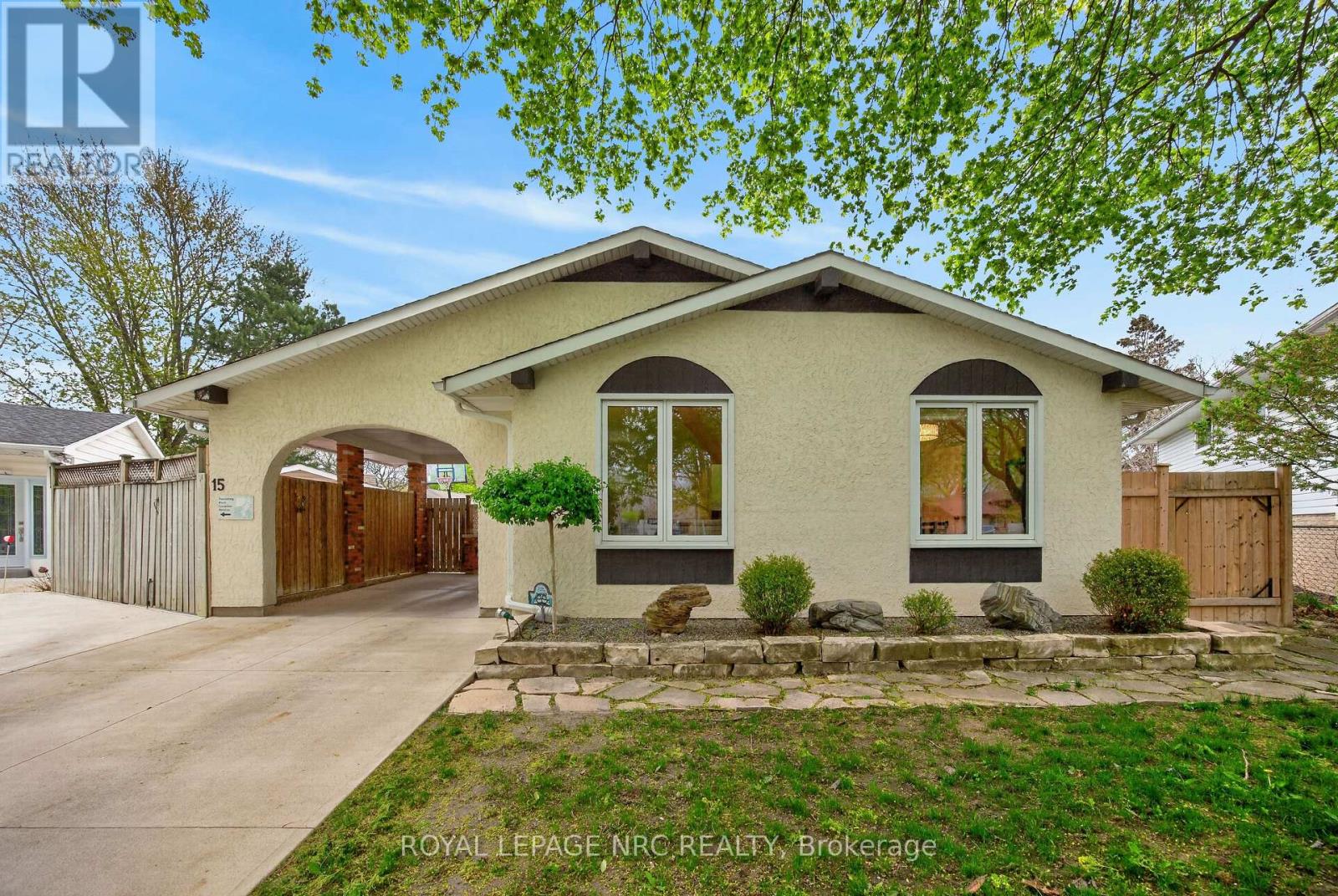 15 CAROUSEL CIRCLE, St. Catharines, Ontario