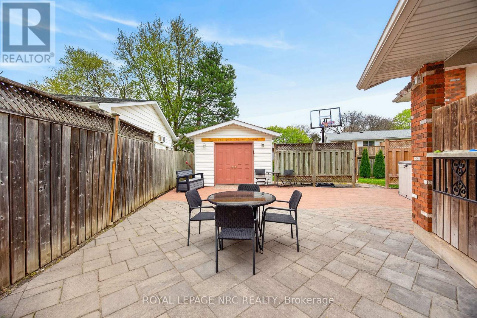 15 Carousel Circle, St. Catharines, Ontario  L2N 6C9 - Photo 4 - X13086174