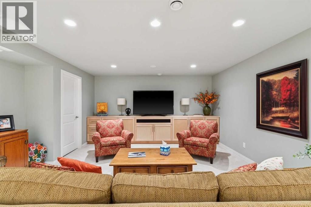 22 Confederation Villas Nw, Calgary, Alberta  T2L 2K9 - Photo 21 - A2295652