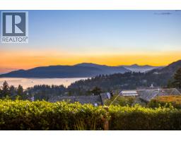 5360 MEADFEILD ROAD, West Vancouver, British Columbia