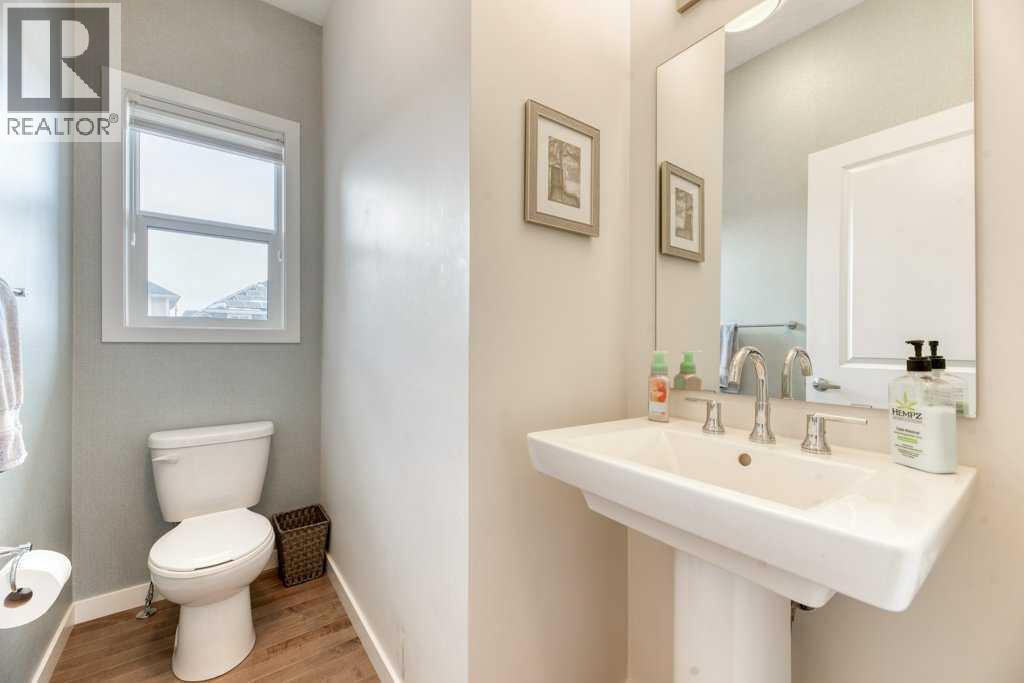 204 Sundown Road, Cochrane, Alberta  T4C 2M5 - Photo 30 - A2301329