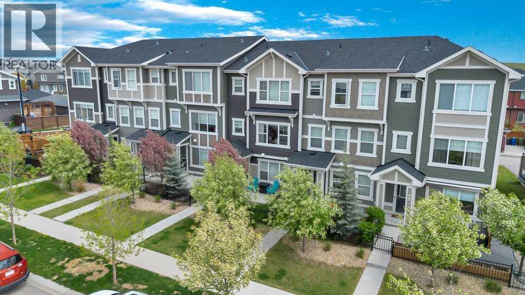 204 Sundown Road, Cochrane, Alberta  T4C 2M5 - Photo 3 - A2301329