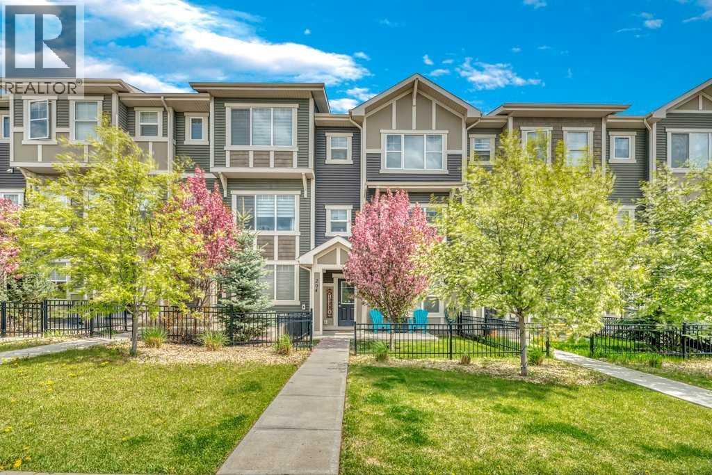 204 Sundown Road, Cochrane, Alberta  T4C 2M5 - Photo 2 - A2301329