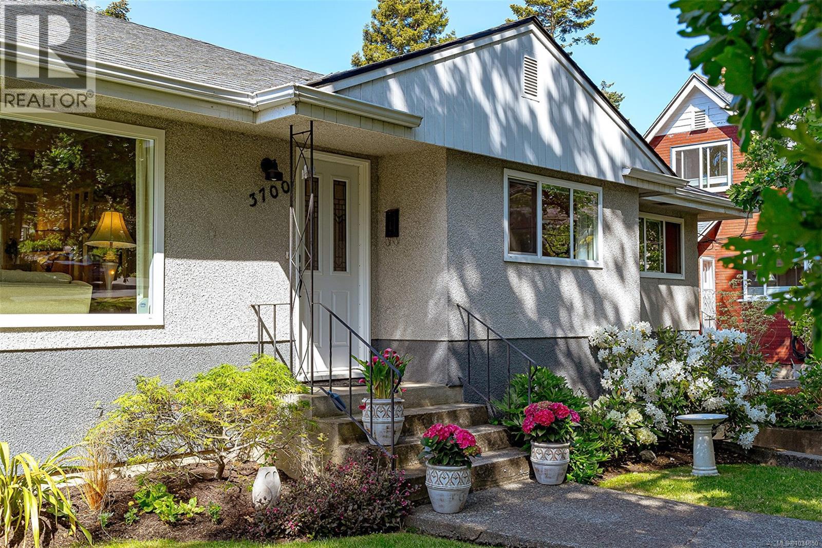 3700 Kathleen St, Saanich, British Columbia