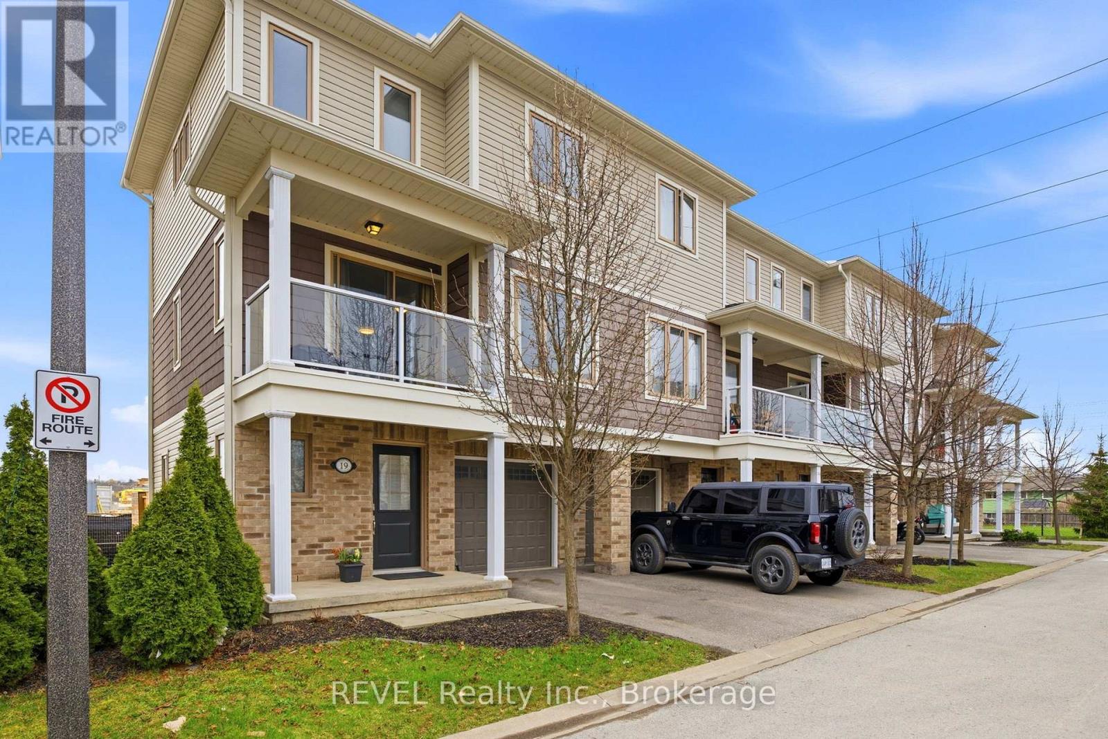 20 - 19 SCARLETT COMMON, St. Catharines, Ontario