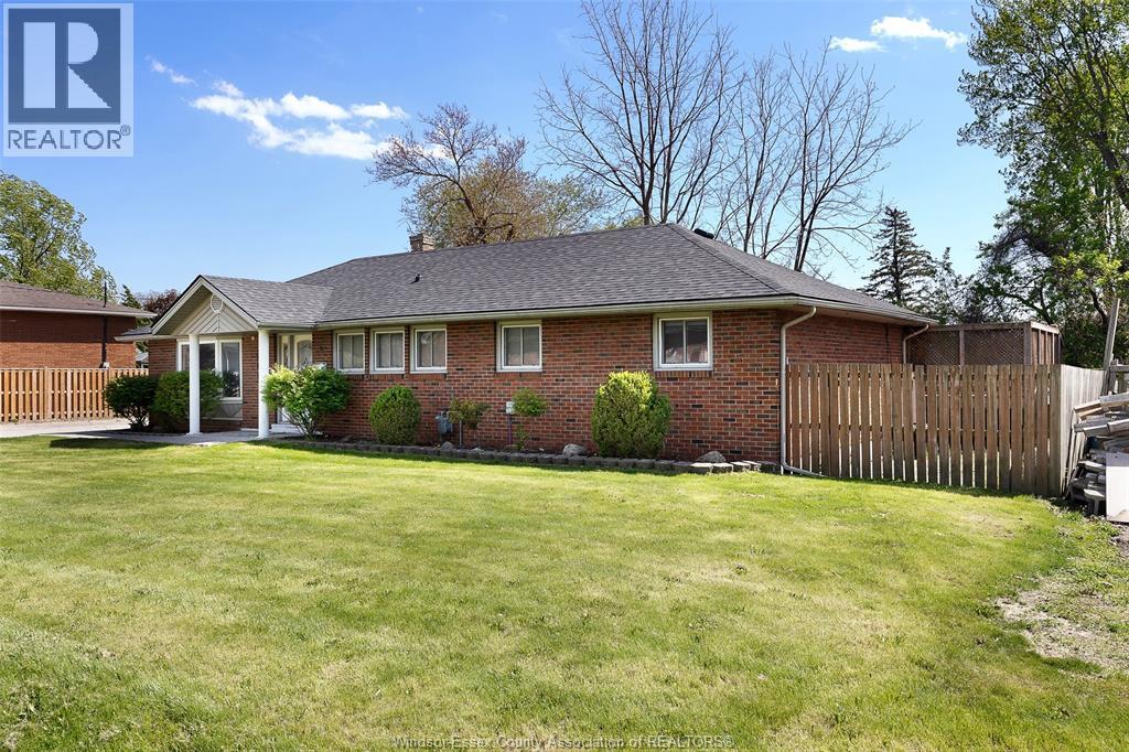 555 River, Lasalle, Ontario  N9J 1A3 - Photo 2 - 26010237