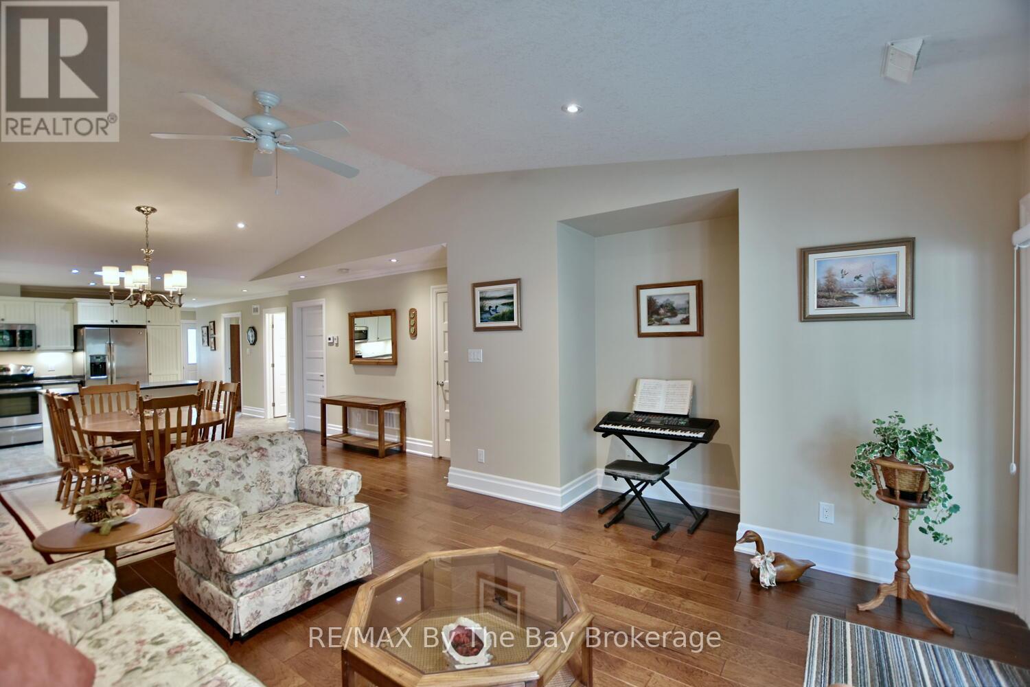 50 Clover Crescent, Wasaga Beach, Ontario  L9Z 0G4 - Photo 10 - S13089438