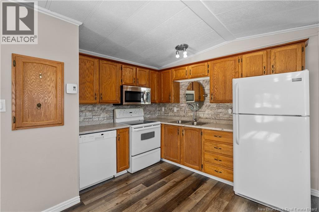 240 Birchgrove, Beresford, New Brunswick  E8K 1G7 - Photo 13 - NB134262