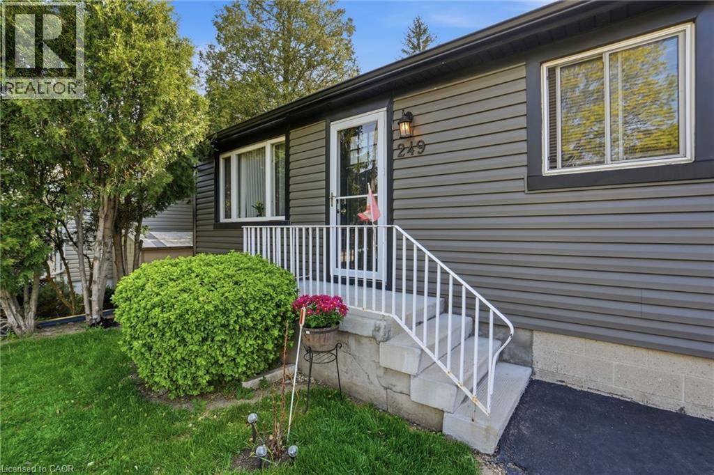 249 West 18th Street, Hamilton, Ontario  L9C 4H1 - Photo 5 - 40827510